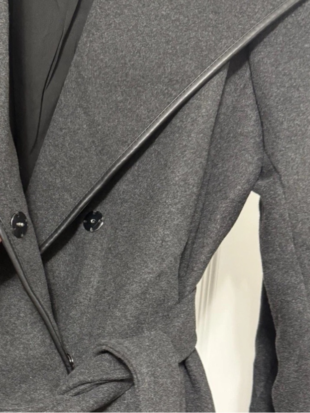 Tahari Grey Wrap Coat Size Large - Picture 7 of 9